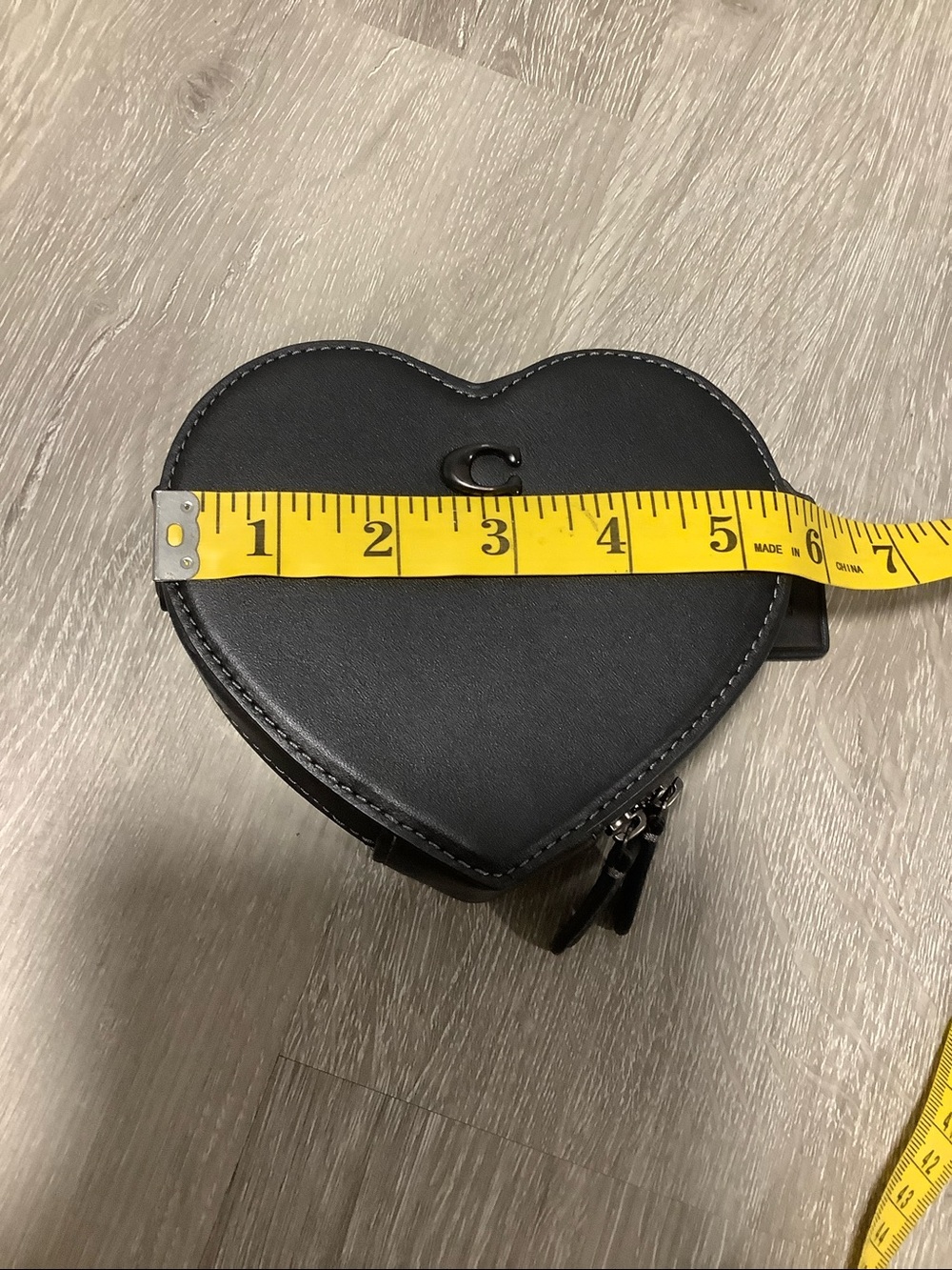 Coach black heart crossbody bag - Picture 8 of 9